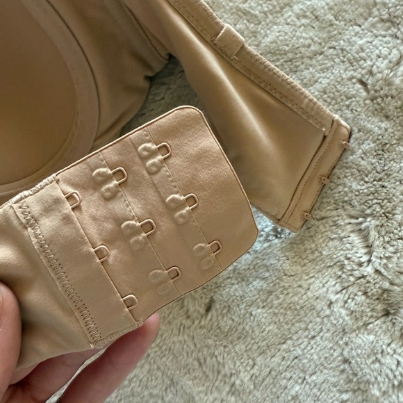 Skims Kim Kardashian fits everybody Nude Tan Clay Strapless Bra 34B - Picture 8 of 8